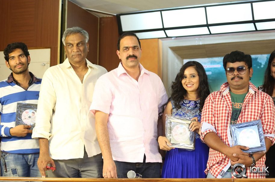 Hrudaya-Kaleyam-Movie-Platinum-Disc-Functiion